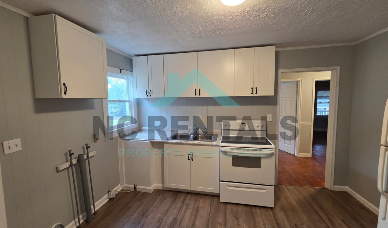 1410 Maple St - Photo 5 of 16