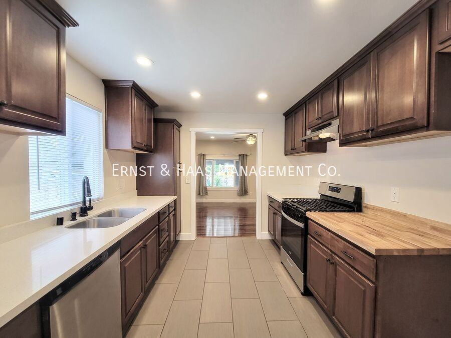 8429 Somerset Blvd - Photo 7 of 26