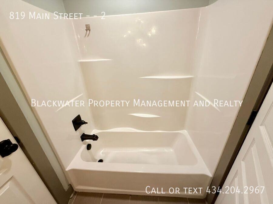 819 Main St #2 - Photo 7 of 9