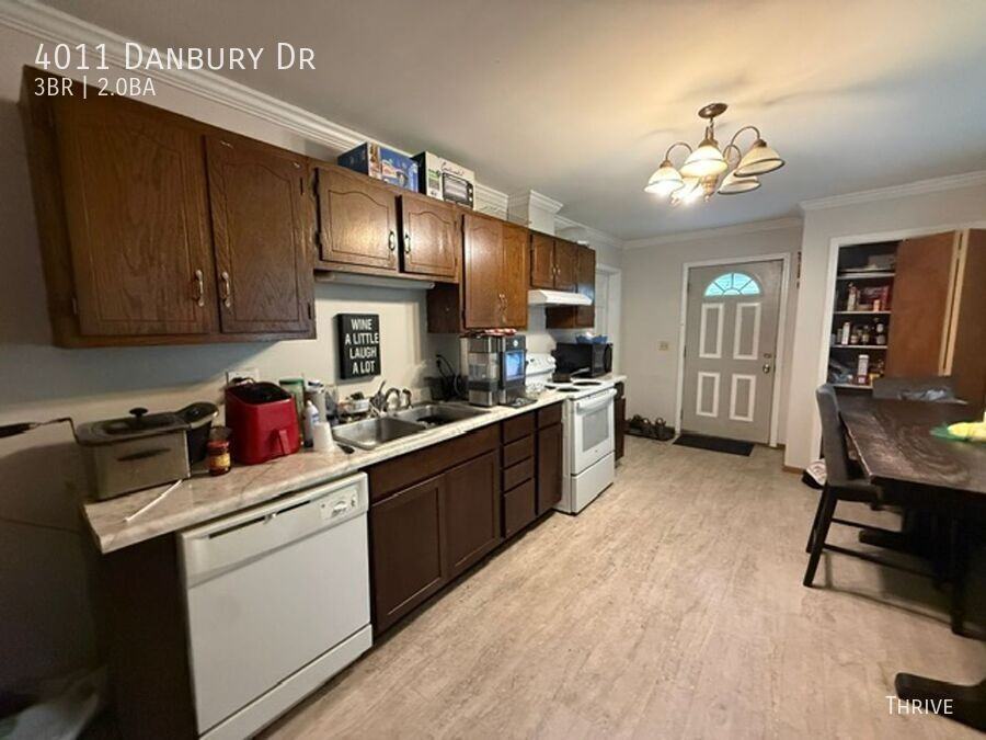 4011 Danbury Dr - Photo 2 of 9