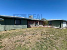 featured image of 563 Parkview Dr