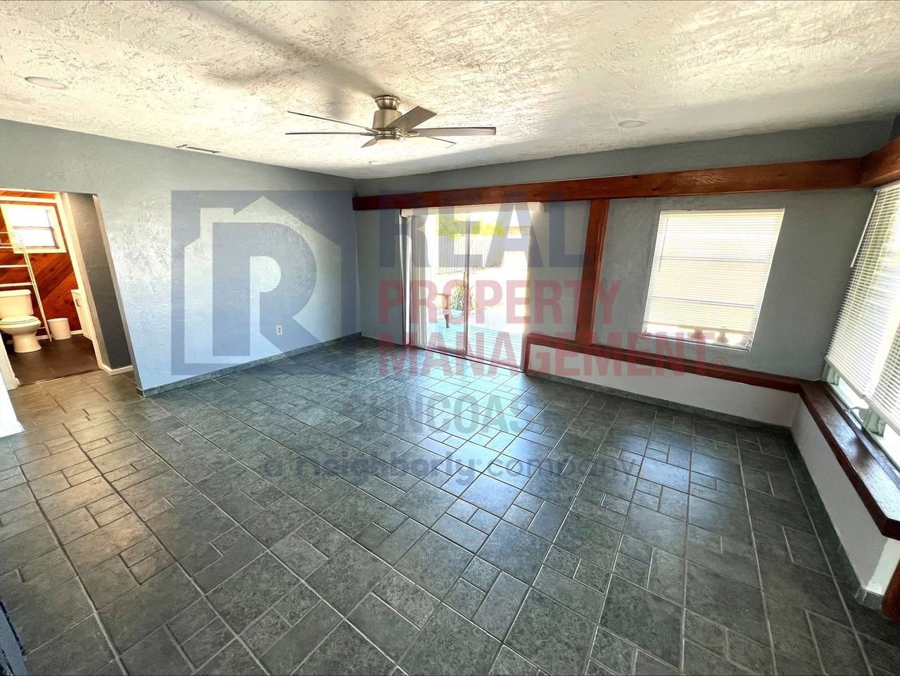 563 Parkview Dr - Photo 6 of 16