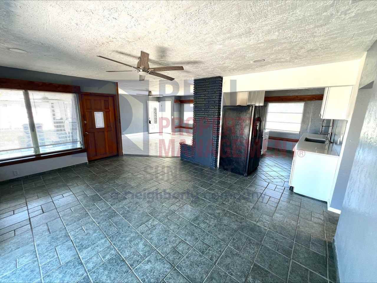563 Parkview Dr - Photo 7 of 16
