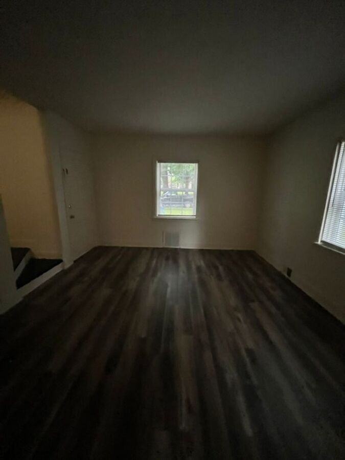 319 Lafayette Pkwy - Photo 2 of 14