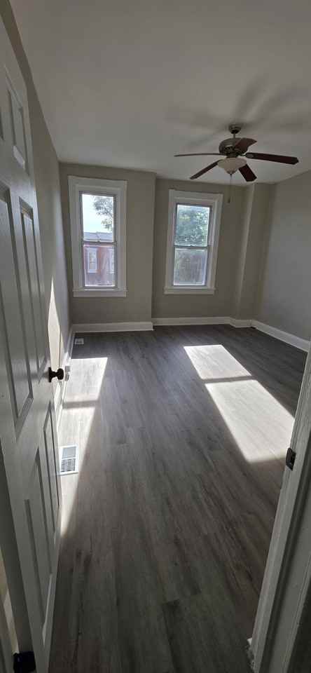 921 Appleton St - Photo 7 of 10