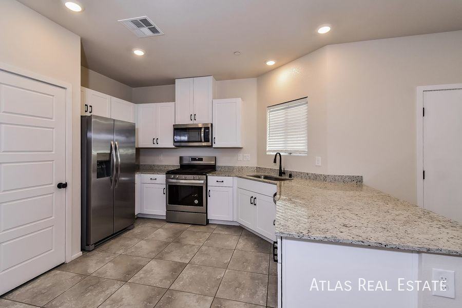 4527 Sapphire Moon Ave - Photo 2 of 21
