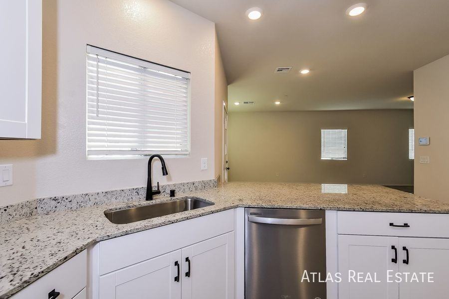 4527 Sapphire Moon Ave - Photo 7 of 21