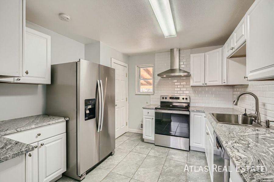 1762 Truda Dr - Photo 3 of 18