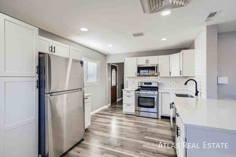 1620 Phoenix Ct - Photo 4 of 15