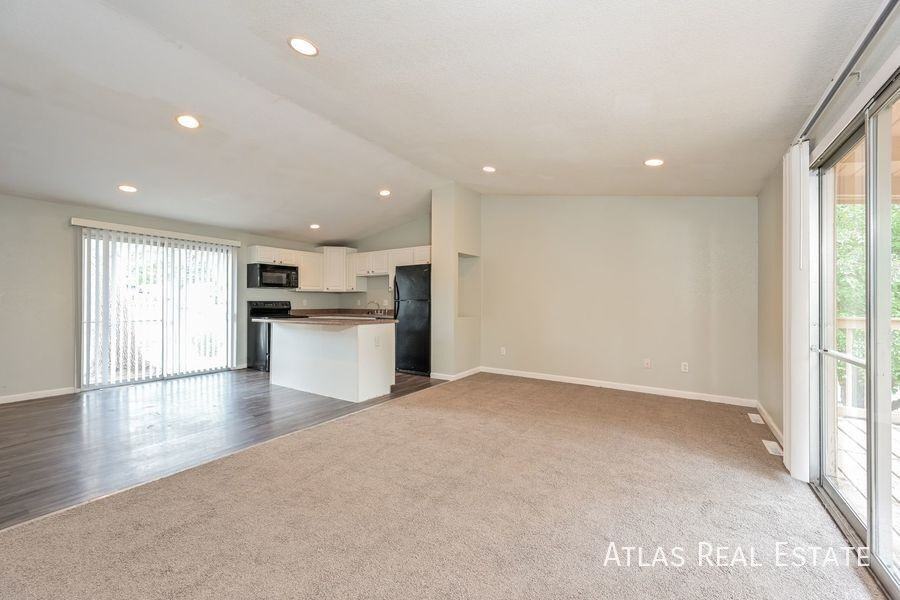 540 Harlan St - Photo 4 of 20