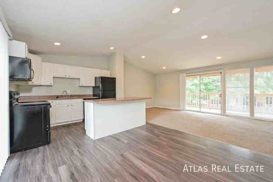 540 Harlan St - Photo 7 of 20