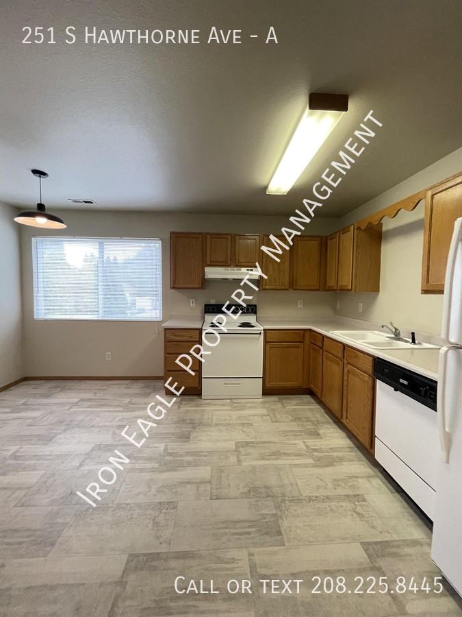 251 S Hawthorne Ave #A - Photo 2 of 8