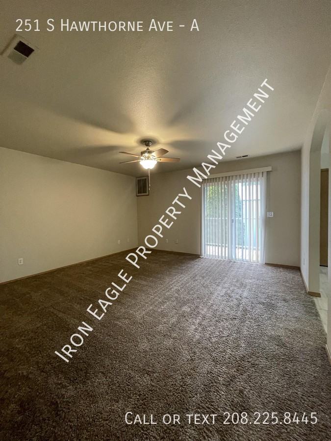 251 S Hawthorne Ave #A - Photo 5 of 8