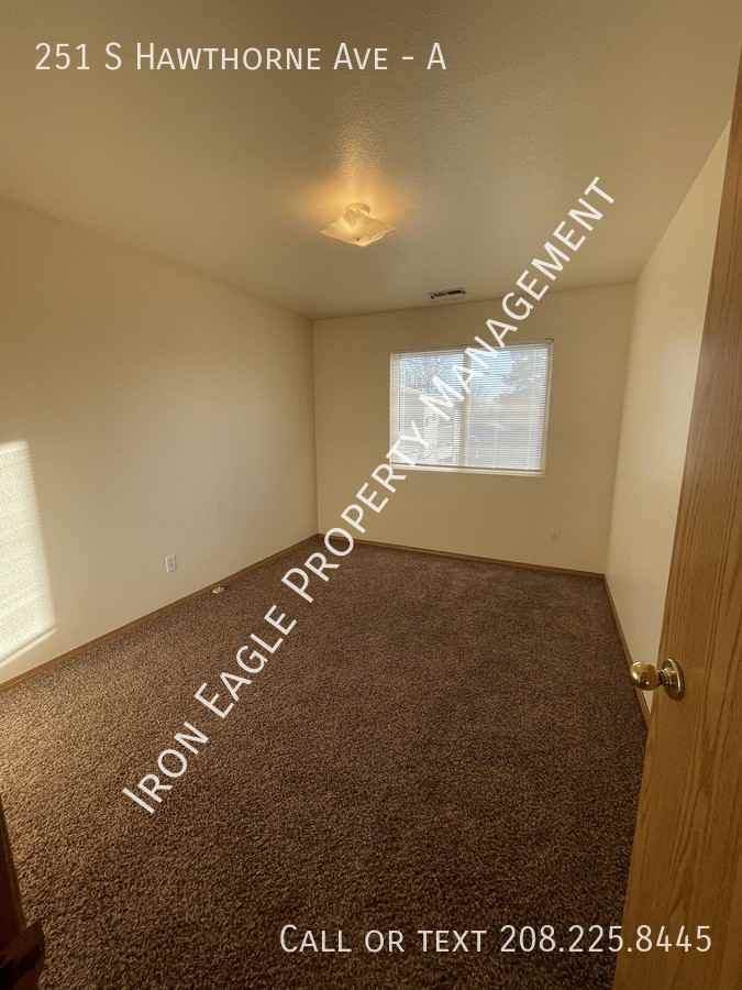 251 S Hawthorne Ave #A - Photo 6 of 8