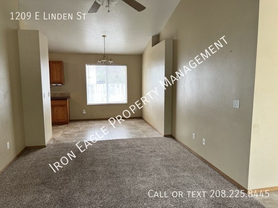 1209 E Linden St - Photo 2 of 10