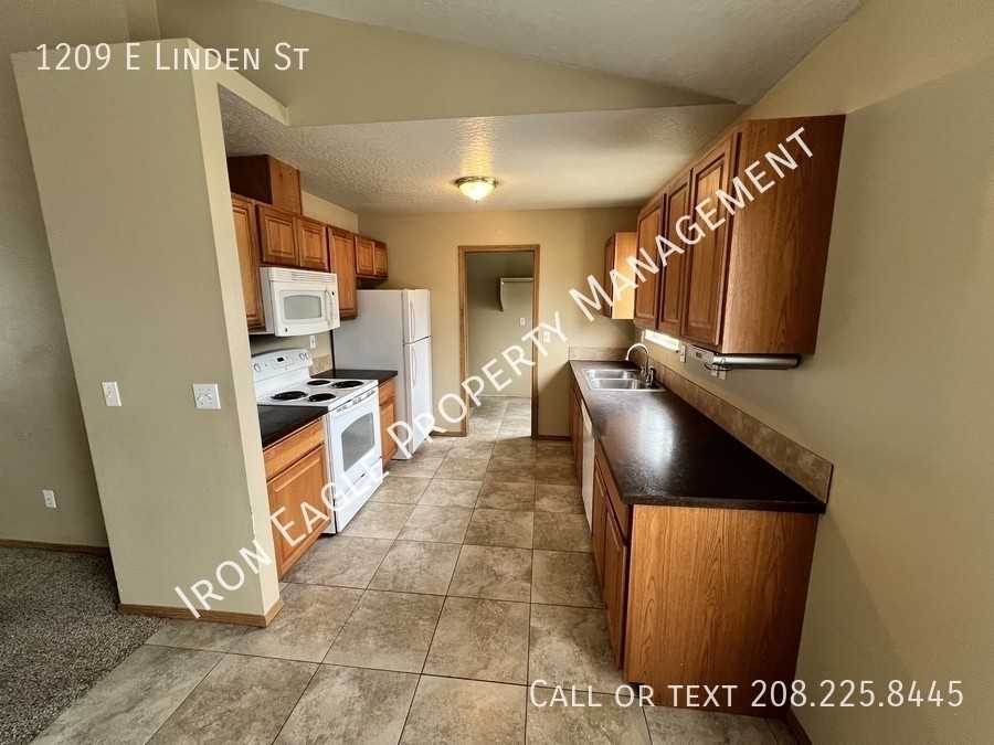 1209 E Linden St - Photo 5 of 10