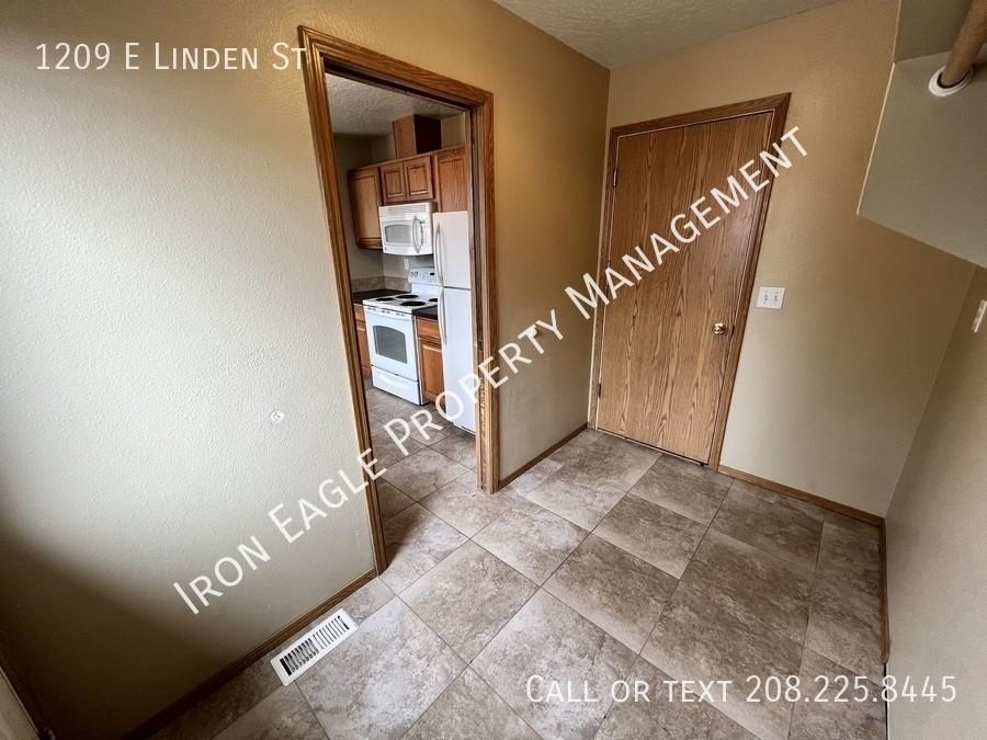 1209 E Linden St - Photo 6 of 10
