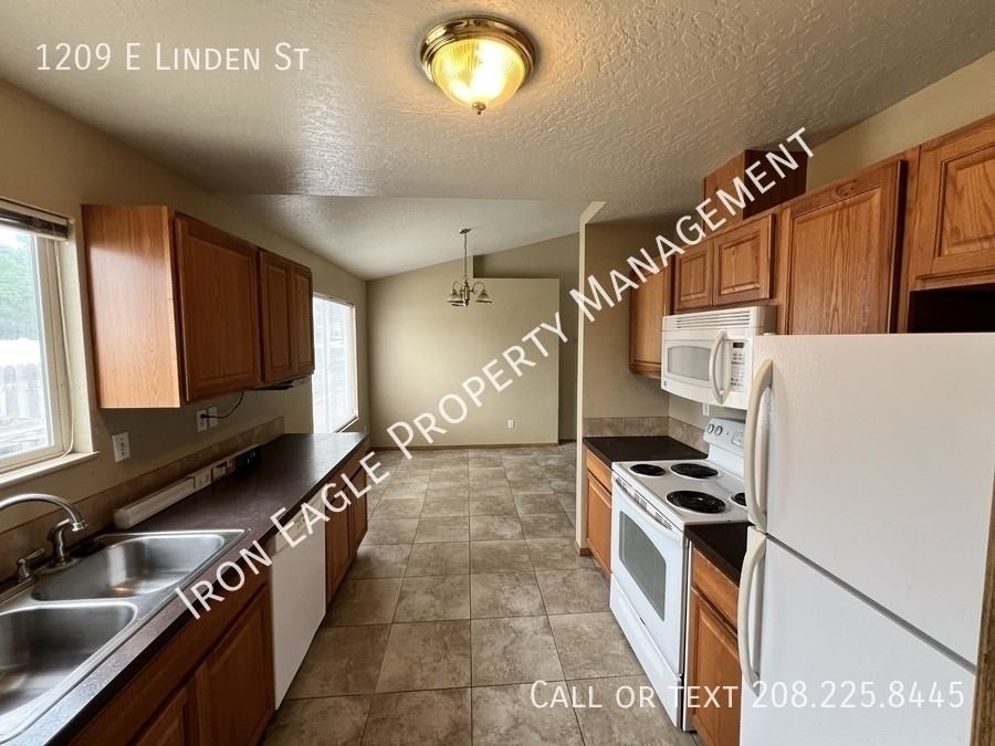 1209 E Linden St - Photo 7 of 10