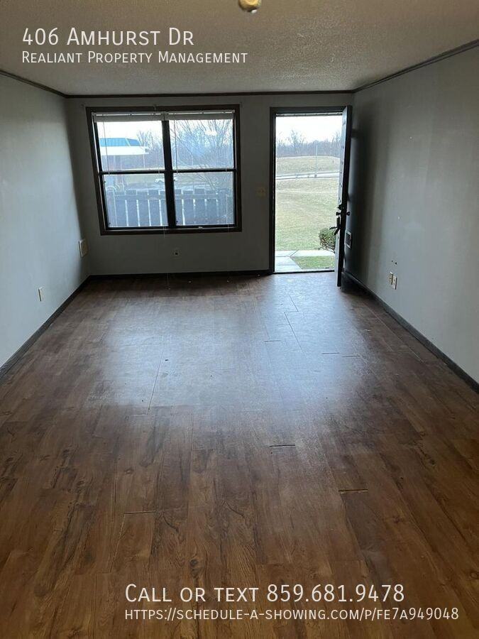 406 Amhurst Dr - Photo 2 of 10