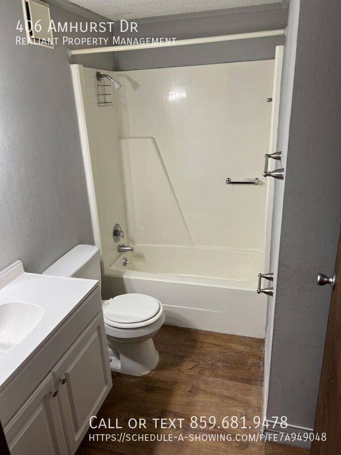 406 Amhurst Dr - Photo 3 of 10