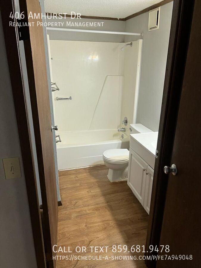406 Amhurst Dr - Photo 5 of 10