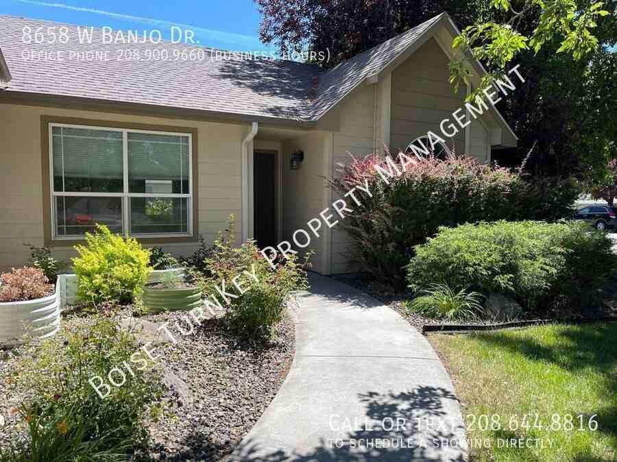 8658 W Banjo Dr - Photo 3 of 31