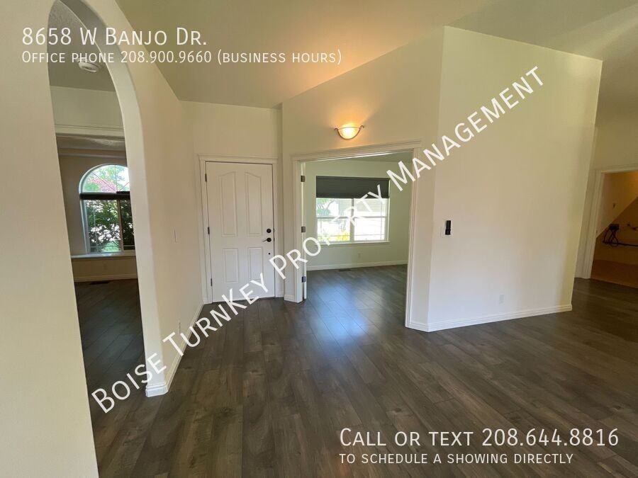 8658 W Banjo Dr - Photo 4 of 31