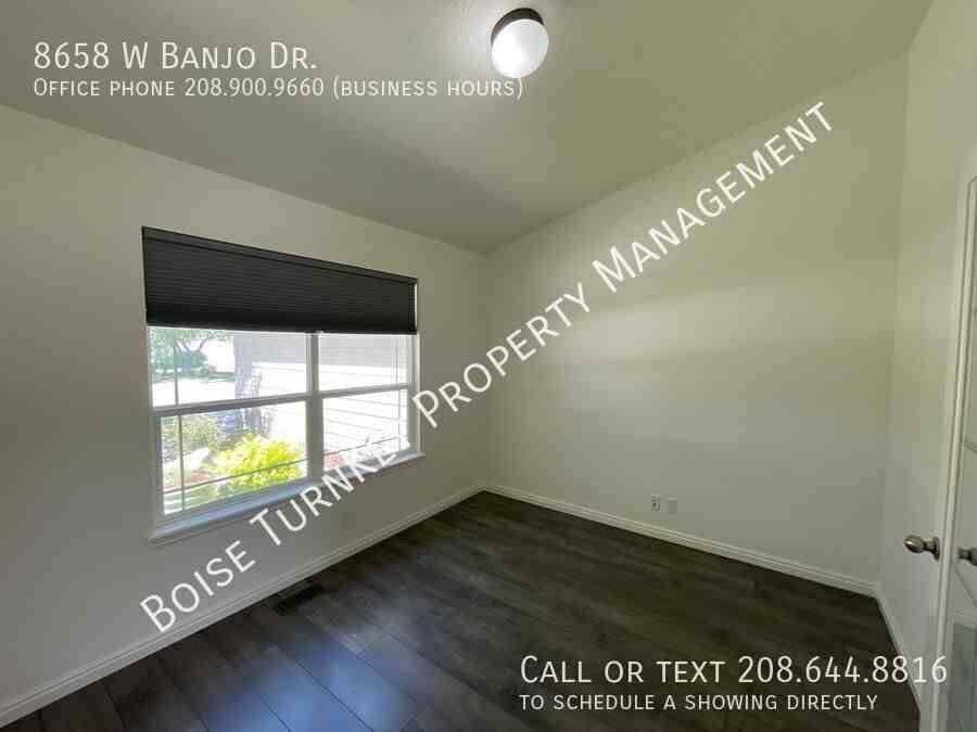 8658 W Banjo Dr - Photo 5 of 31