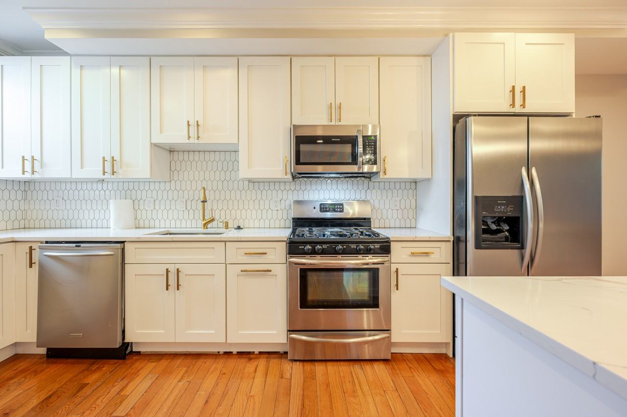 35 Rhode Island Ave Nw #B - Photo 3 of 16