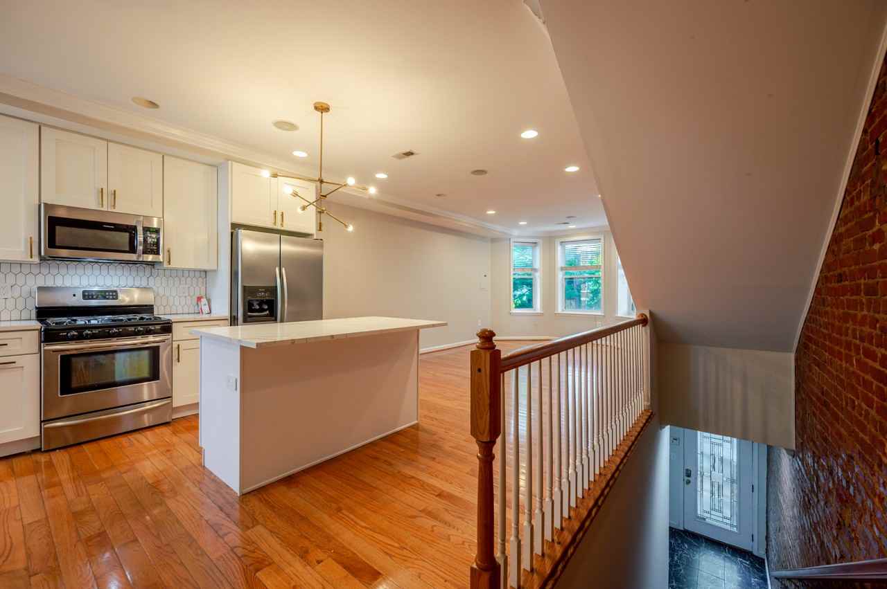 35 Rhode Island Ave Nw #B - Photo 4 of 16