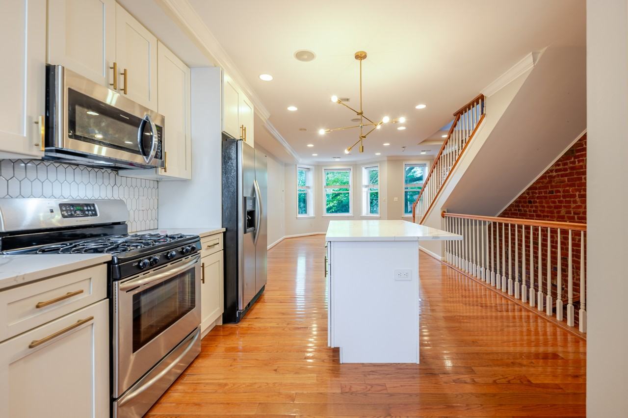 35 Rhode Island Ave Nw #B - Photo 5 of 16