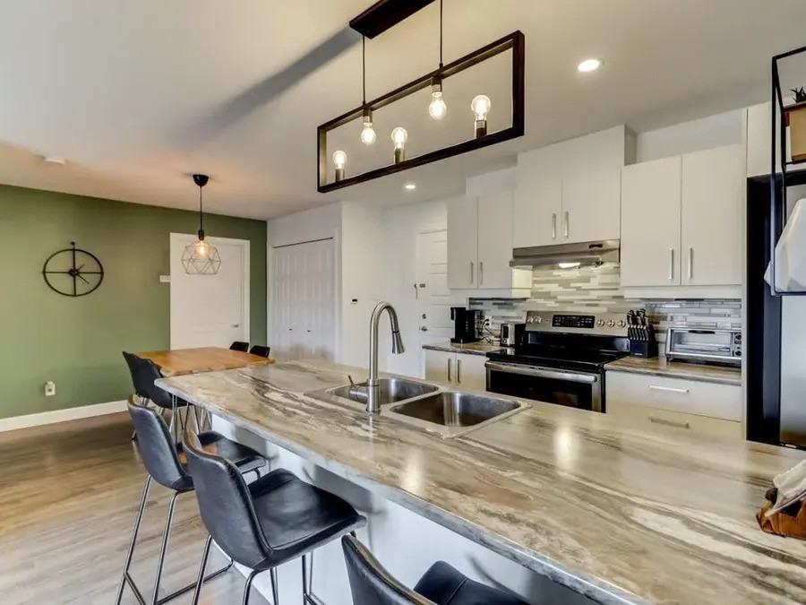 11000 Prairie Lakes Ln - Photo 2 of 4