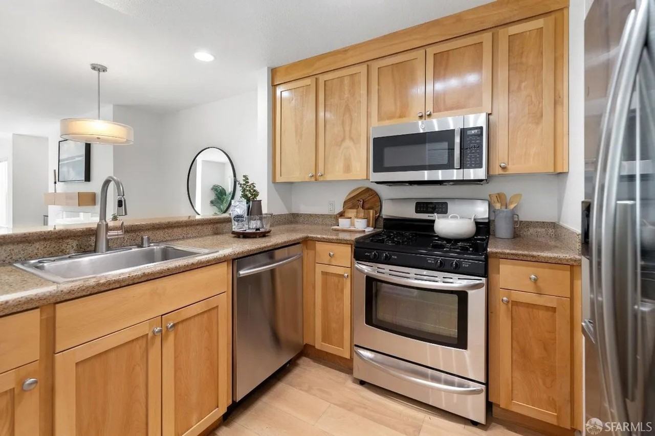 1880 Steiner St #208 - Photo 5 of 20