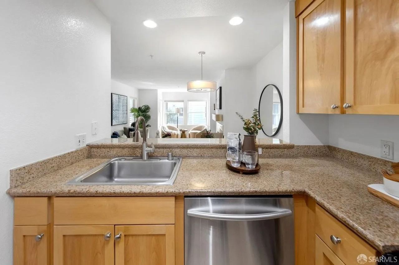 1880 Steiner St #208 - Photo 6 of 20
