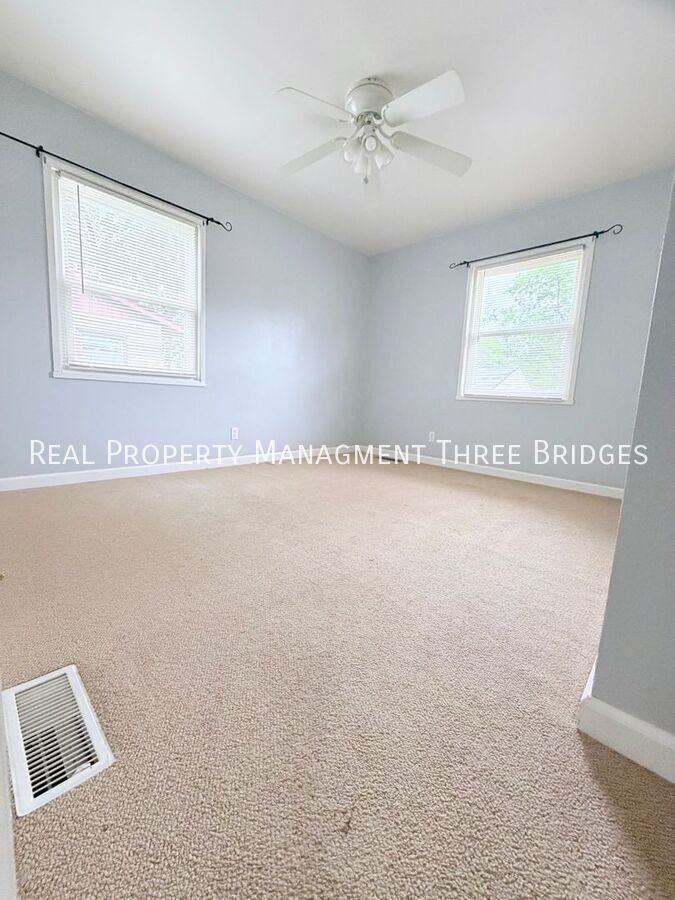 1725 Fernbrook Ln - Photo 2 of 12