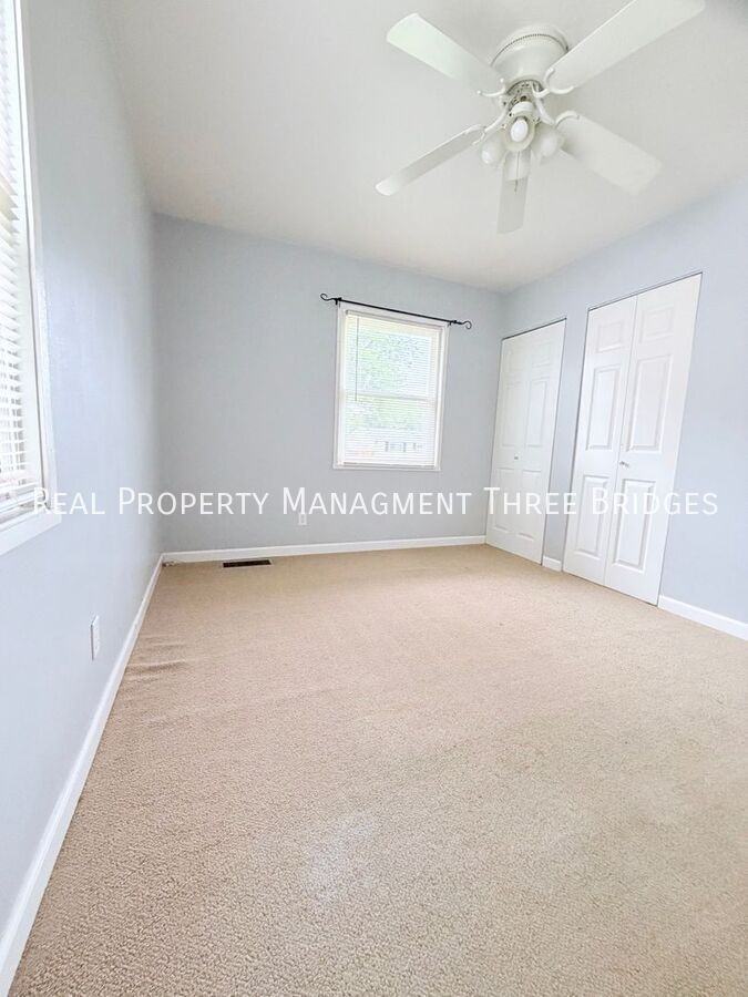 1725 Fernbrook Ln - Photo 3 of 12