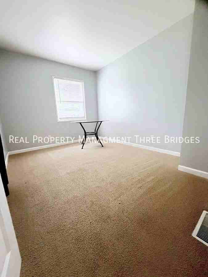 1725 Fernbrook Ln - Photo 4 of 12