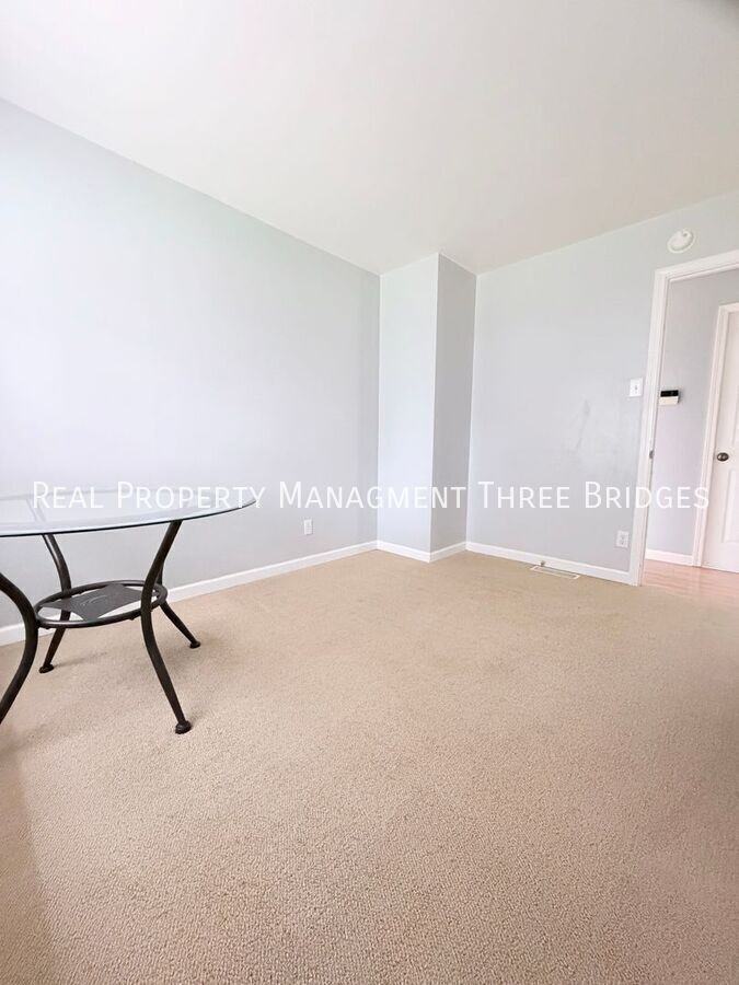 1725 Fernbrook Ln - Photo 5 of 12