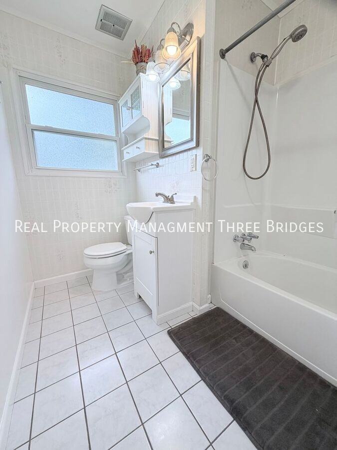 1725 Fernbrook Ln - Photo 6 of 12