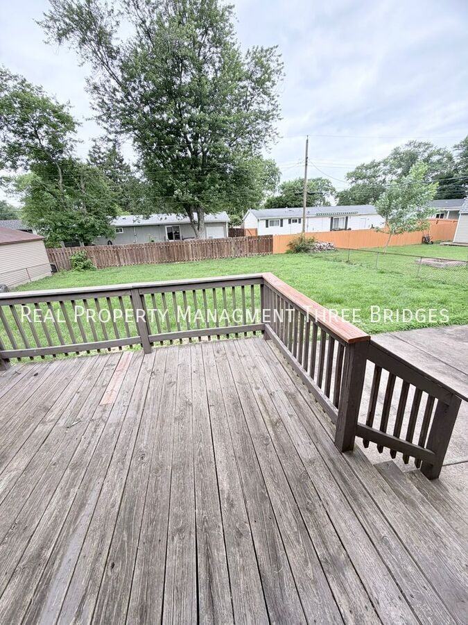 1725 Fernbrook Ln - Photo 7 of 12