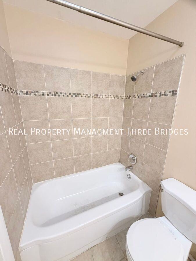 7431 Hazelcrest Dr Apt G - Photo 3 of 7