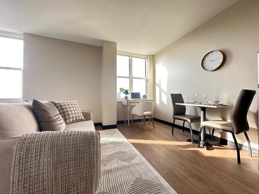 489 W State St #909 - Photo 4 of 10