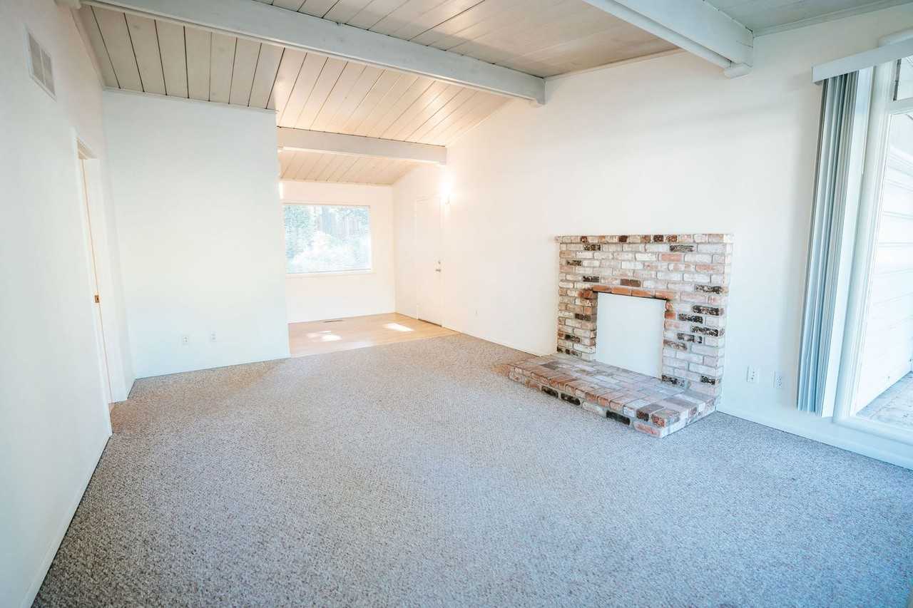 745 Shirley Blvd - Photo 3 of 27