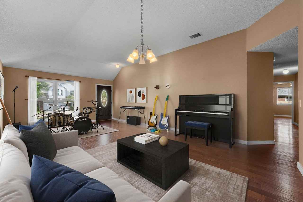 6700 Carisbrooke Ln - Photo 2 of 33