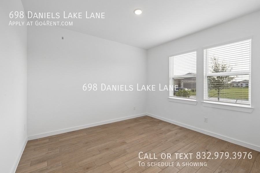 698 Daniels Lake Ln - Photo 4 of 27