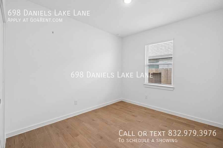 698 Daniels Lake Ln - Photo 5 of 27