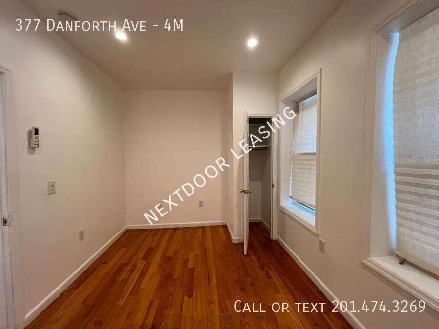 377 Danforth Ave #4M - Photo 7 of 11