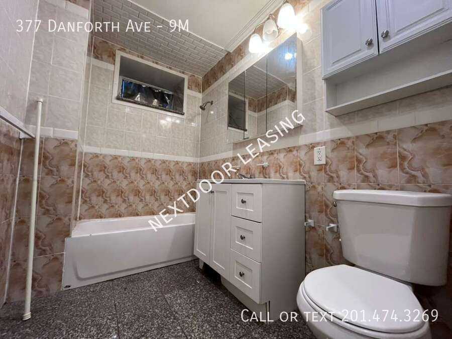 377 Danforth Ave #9M - Photo 2 of 12