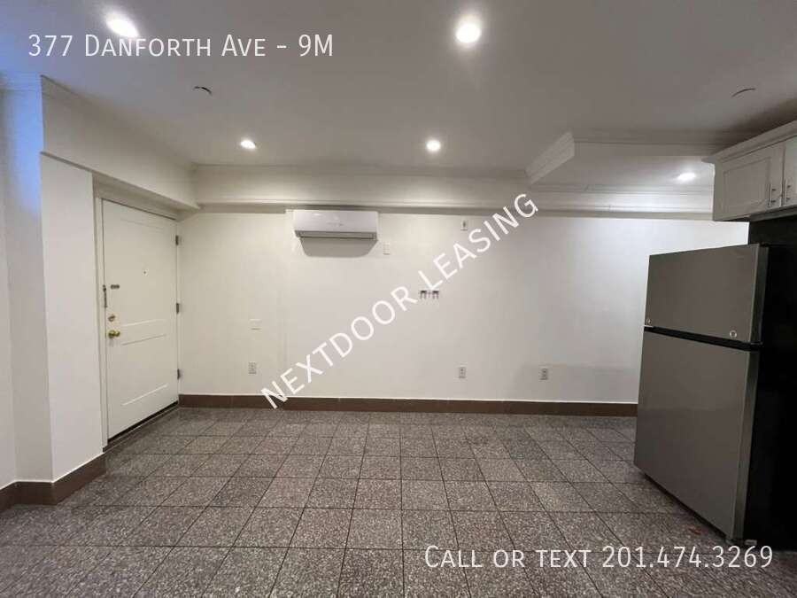 377 Danforth Ave #9M - Photo 5 of 12