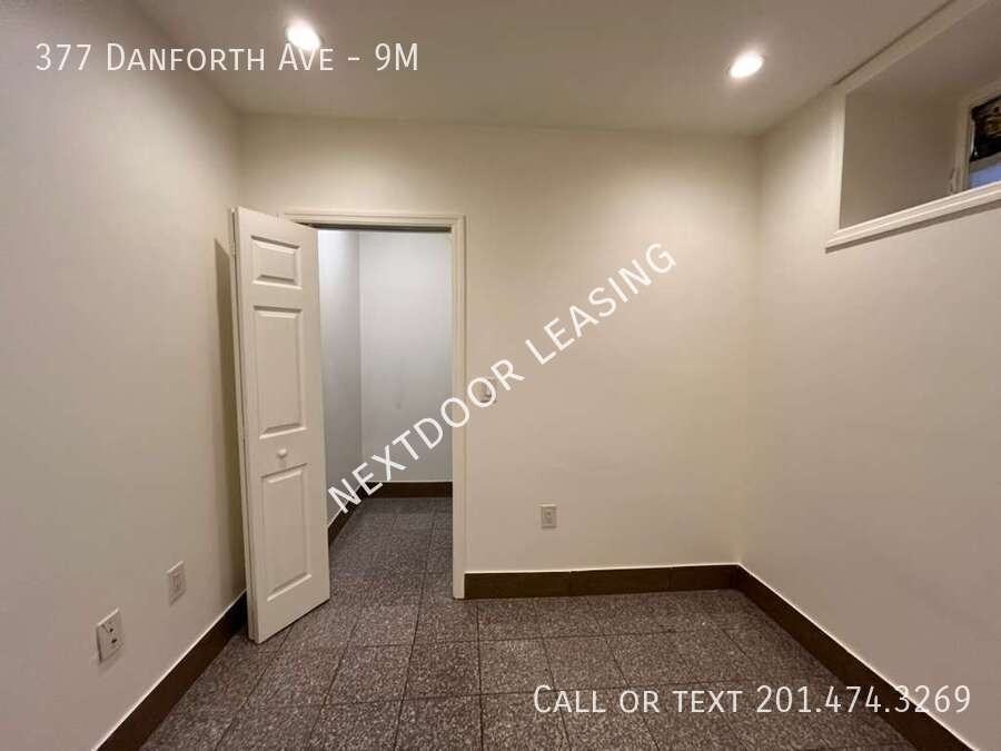 377 Danforth Ave #9M - Photo 7 of 12